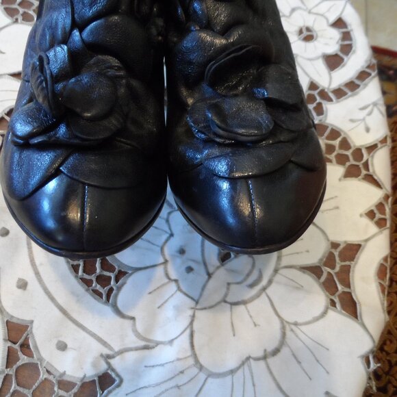 Valentino Garavani Black Calfskin Leather Rose Edition Ankle Boots Size 37B - Picture 9 of 16